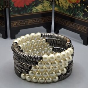 5 Strand Memory Wire Cuff Bracelet w/ Faux Pearls & Mesh Gunmetal Grey Sz 7.5-8